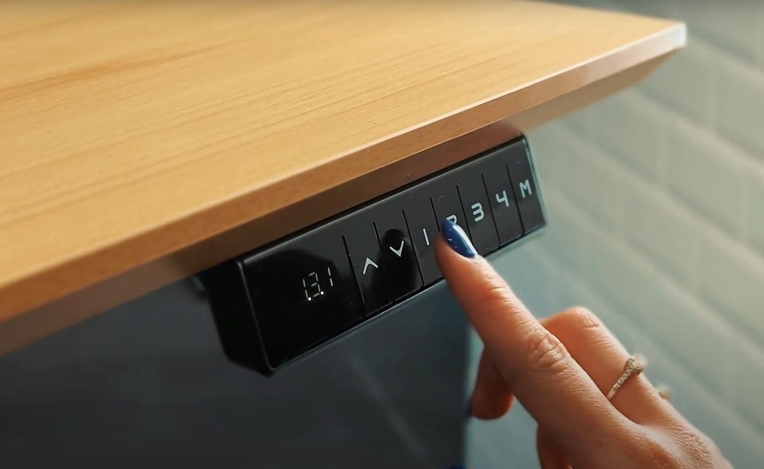MESA AJUSTE ALTURA 1250-1590 600mm